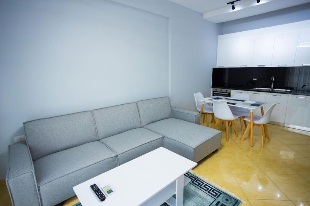Apartment In Vlore Kejvi Exterior photo